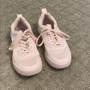 Cans ultrarange pink shoe. Size 8 women’s.